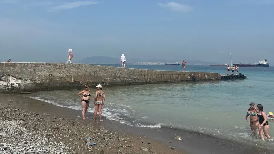 Не помогает совсем ничего: отдыхающие из Геленджика и Анапы массово жалуются на новую беду