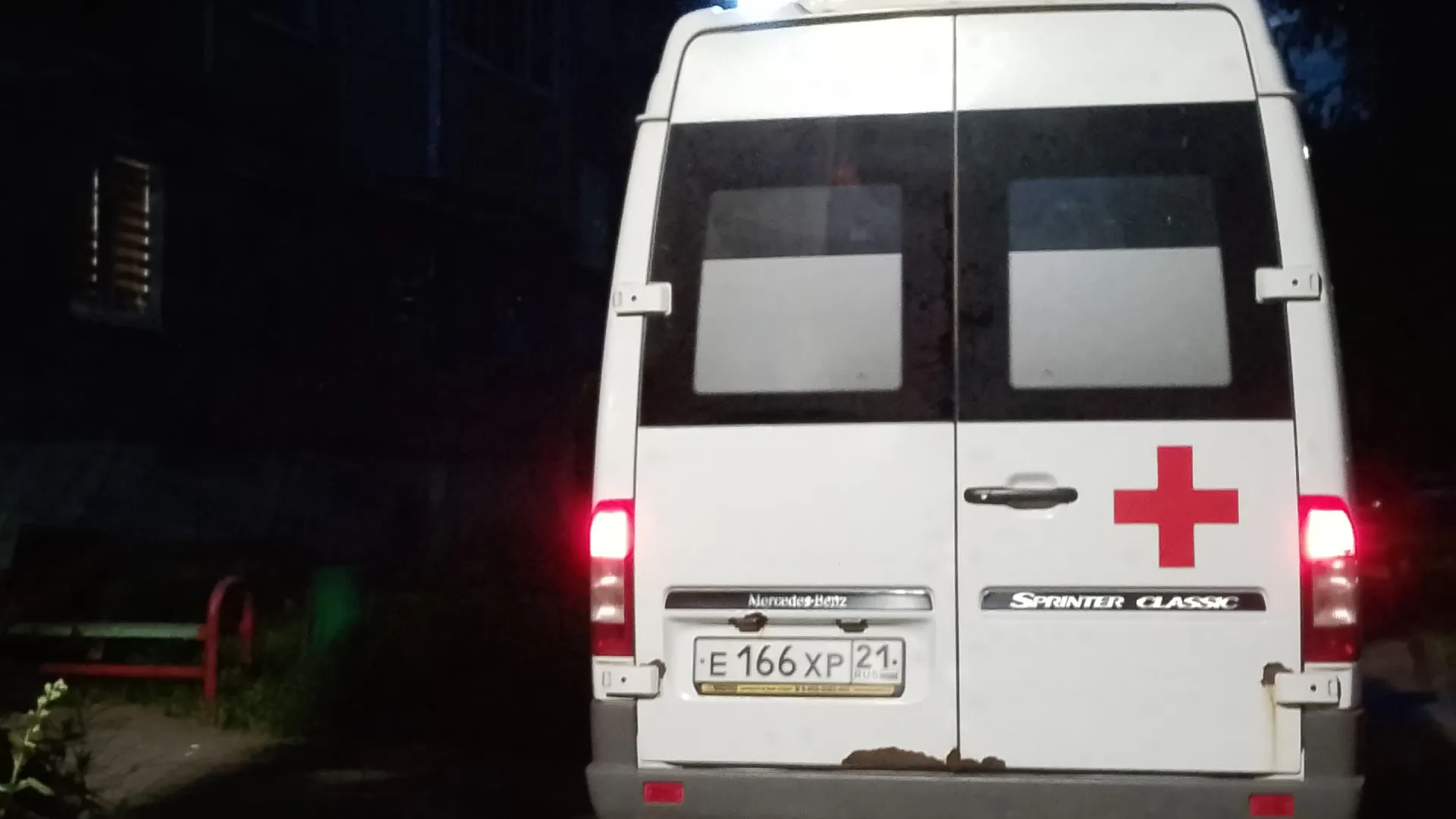 21-летний автомобилист врезался в фонарный столб и скончался в Челябинской области