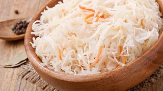 Вот как надо квасить капусту в стеклянной банке: от такой "вкуснятины" потом не оторвать всю семью