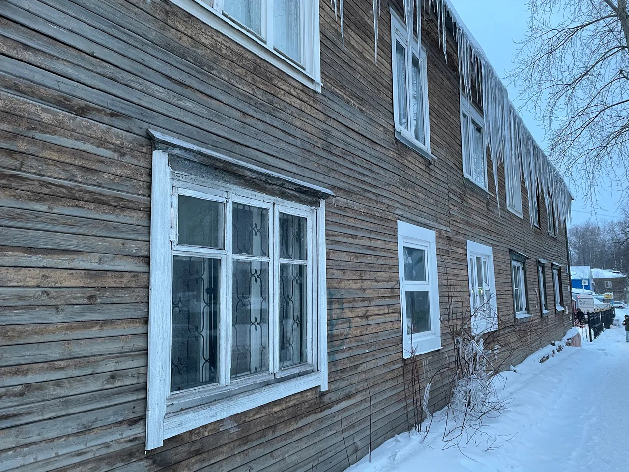 В Свердловской области женщина отсудила у чиновников более полумиллиона за плесень на стенах дома