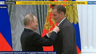 Владимир Путин вручил токарю из Челябинской области орден Дружбы