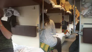 РЖД переделали плацкартные вагоны без верхних полок: какие удобства появились и как изменились цены на билеты
