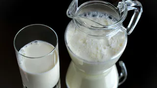 Как выбрать натуральное молоко и избежать суррогата в магазине