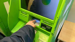 В Магнитогорске сотрудники банка спасли от аферистов миллионы рублей жителя Башкортостана