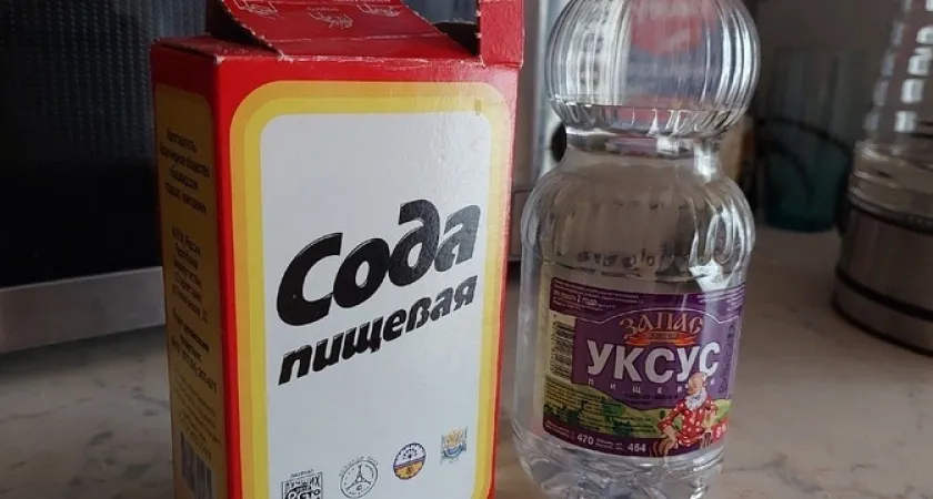 Взбейте соду, уксус и крахмал: кухонная утварь как новая – слезет вековой жир