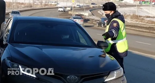 Автомобили в центре Магнитогорска увезут на эвакуаторе