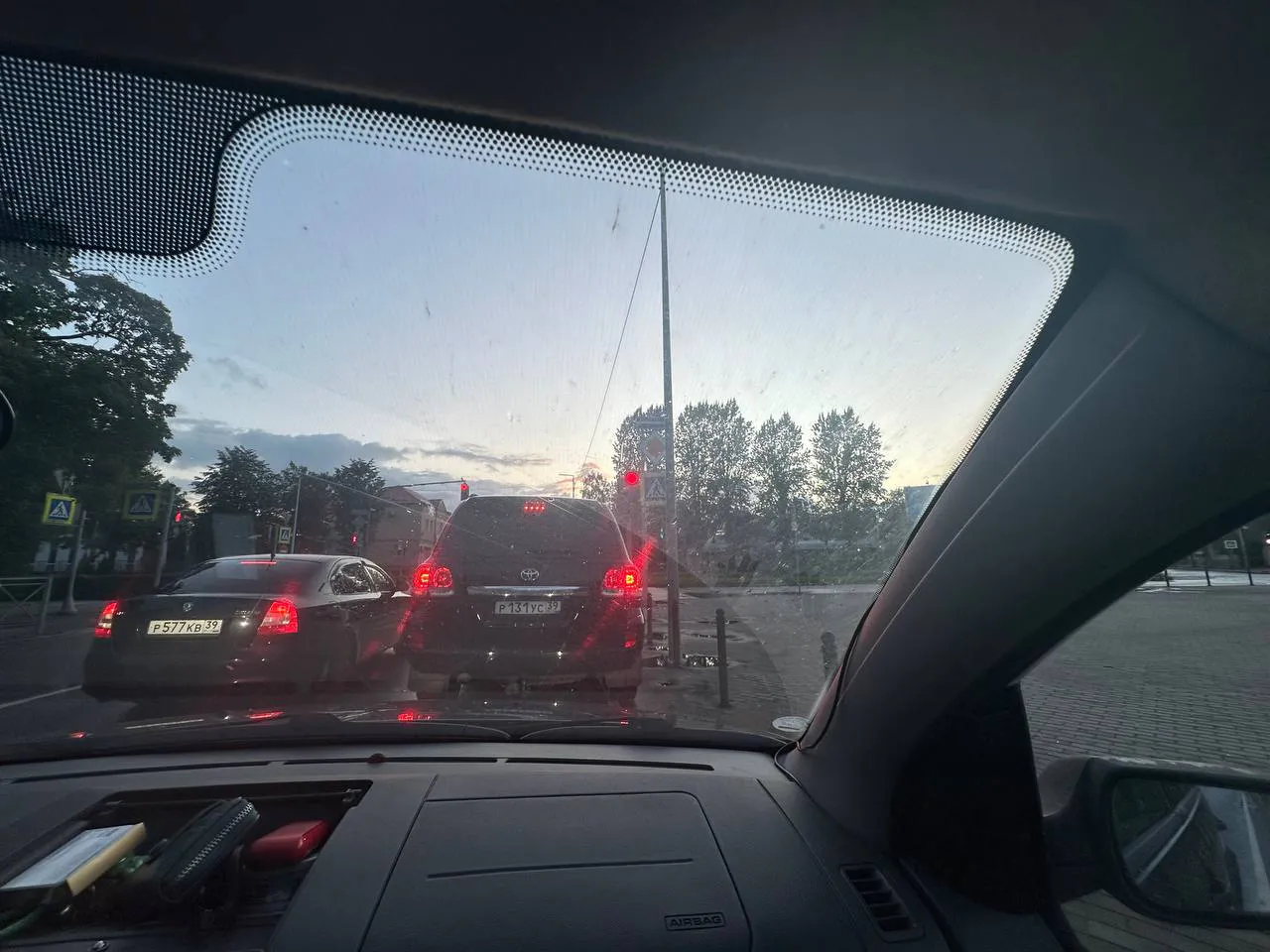 В ГАИ поставили жирную точку: как грамотно поступить, если Вы уже пересекли стоп-линию и резко загорелся красный свет