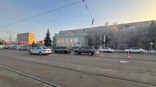 Авария с тремя автомобилями произошла в Магнитогорске: виновник может лишиться прав