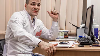Сотни магнитогорских работников здравоохранения спели песню в честь Дня Победы