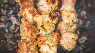 Королевский шашлык на мангале: хитрость перед жаркой - нежное и сочное мясо