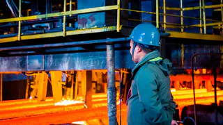 Металлурги Челябинской области получают зарплату до 106 тысяч рублей в месяц
