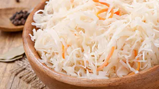 Квашу капусту на зиму только так: получается очень вкусной, сочной и хрустящей — старинный русский рецепт уже раскрыт