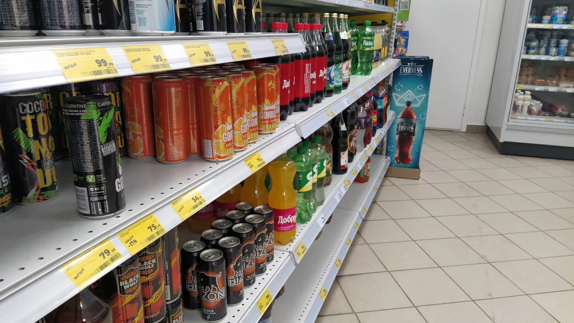 Госдума запретила продажу энергетиков несовершеннолетним