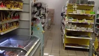 В Челябинске из-за прорыва теплотрассы кипятком затопило супермаркет