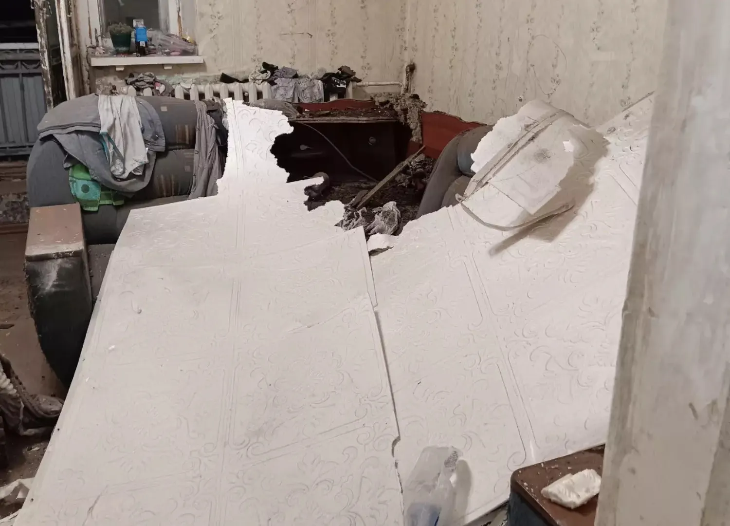 В одном из городов Челябинской области обрушился потолок