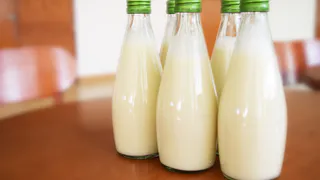 Как определить натуральное молоко и избежать фальсификата в магазине
