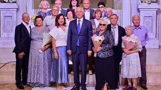 Семь магнитогорских пар получили награды за десятилетия семейного счастья
