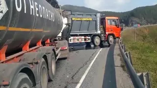 Масштабная авария с битумовозом парализовала движение на трассе М-5 в Челябинской области: причины и последствия