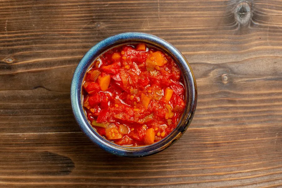 Вкуснейшее болгарское лечо с морковью и острым перцем: пошаговый рецепт