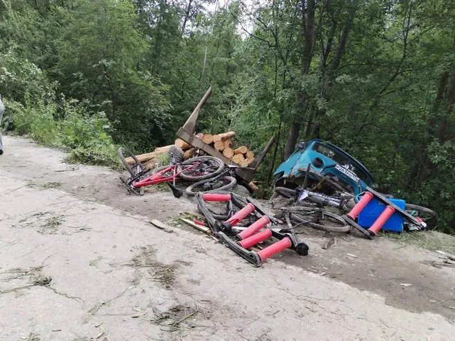Прекращено дело водителя лесовоза, сбившего спортсменов в Челябинской области