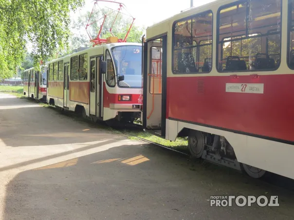 В Челябинской области водителей троллейбусов заманивают зарплатой в 100 тысячами рублей и льготами