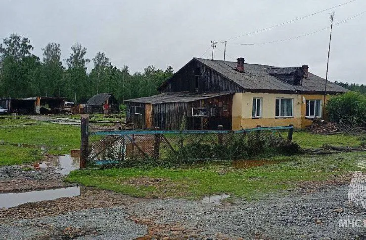 После прорыва дамбы поселок Киолим освободился от воды
