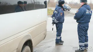 Сотрудники ГИБДД продолжают дежурить вблизи торговых центров