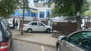 Пьяный водитель в Магнитогорске влетел в торговую палатку, пострадала бабушка