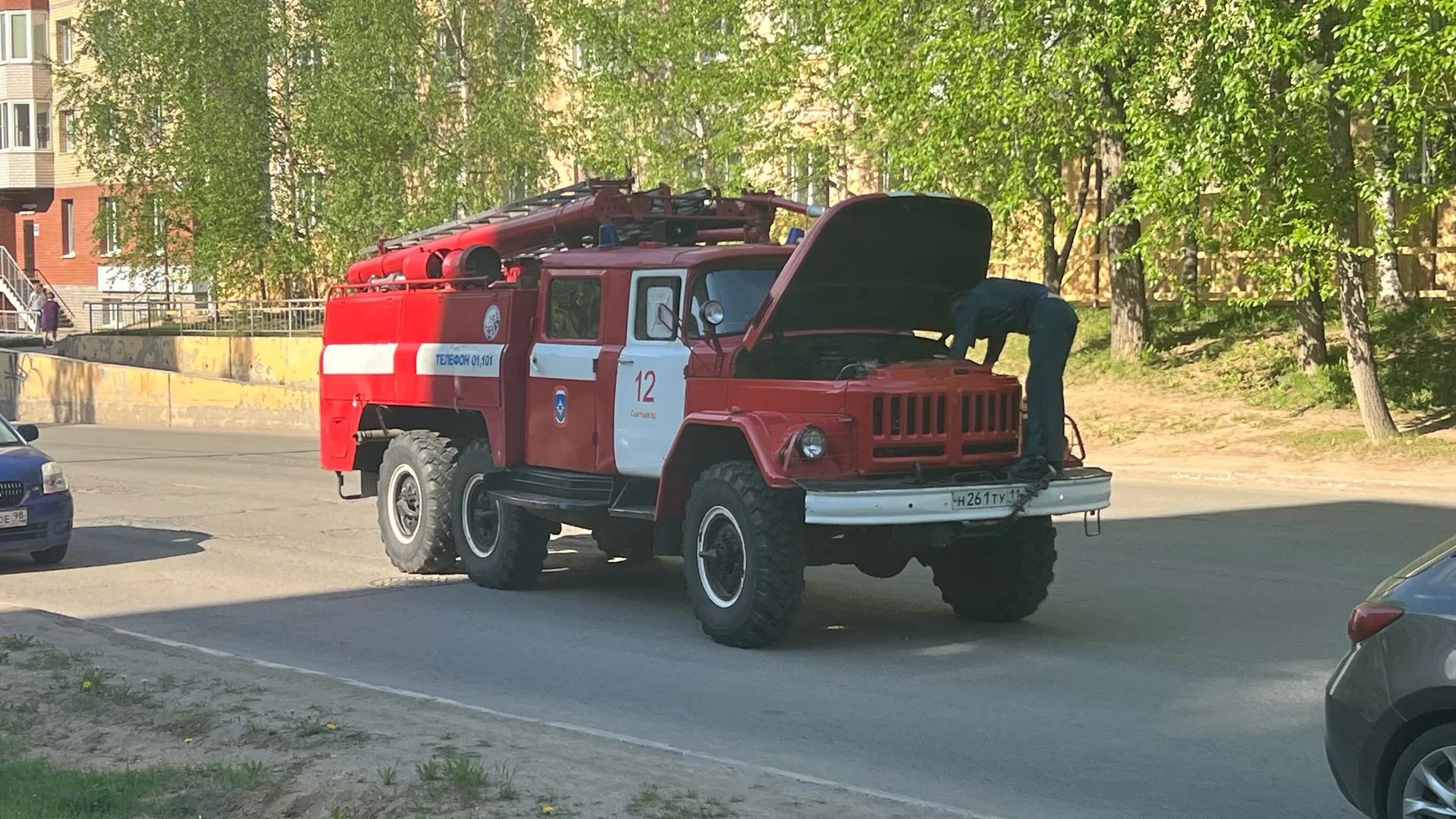 В Магнитогорске иномарка загорелась после лобовой аварии – пострадал водитель