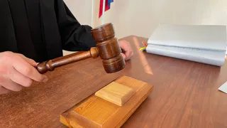 Суд в Магнитогорске: электросамокатчик получил приговор за конфликт с инспектором ГАИ