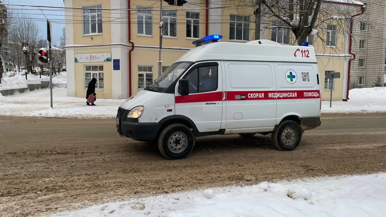 На магнитогорском предприятии работник получил тяжелую травму — его руку затянуло в станок