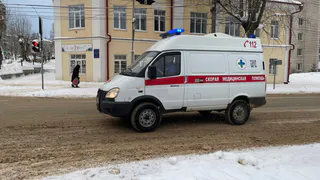 На магнитогорском предприятии работник получил тяжелую травму — его руку затянуло в станок