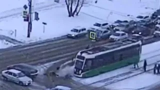 В Челябинске на сбившего пешеходов водителя трамвая завели уголовное дело 