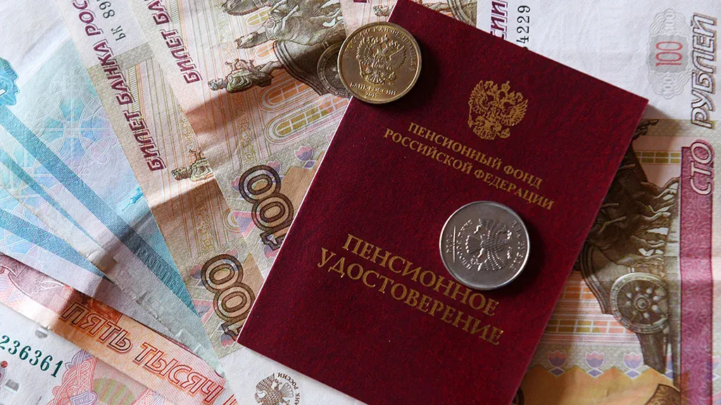 Пенсии работающим пенсионерам будут проиндексированы в два этапа