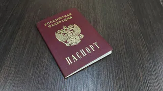Двух челябинцев отправили на принудительные работы за надругательство над гербом России