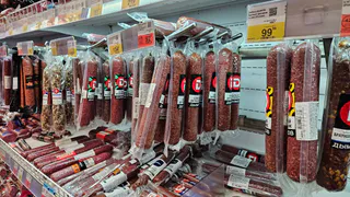 Чистое мясо, никакой подделки: в Роскачестве озвучили колбасу, которая точно подойдет для оливье