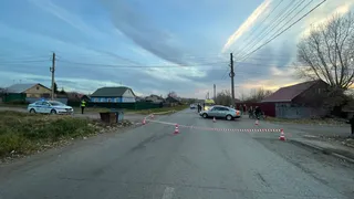 10-летний ребенок выбежал на дорогу в Магнитогорске: автоледи сбила мальчика и врезалась в столб