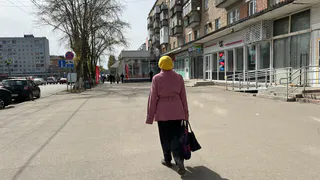 Пенсионерам необходимо срочно обратиться в соцзащиту за выплатой. Деньги уже выдают