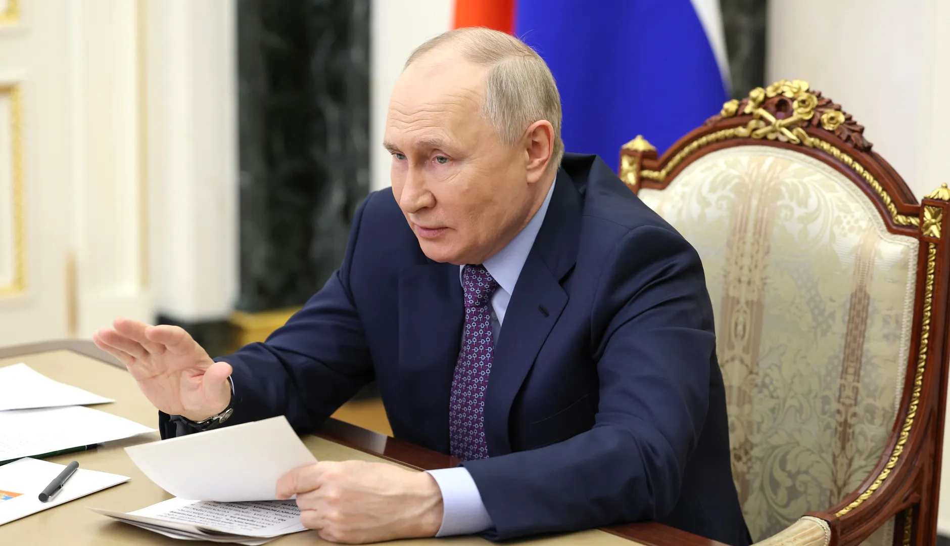 Путин наградил молодых ученых за открытия 2023 года в IT, биологии и металлургии
