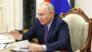 Путин наградил молодых ученых за открытия 2023 года в IT, биологии и металлургии