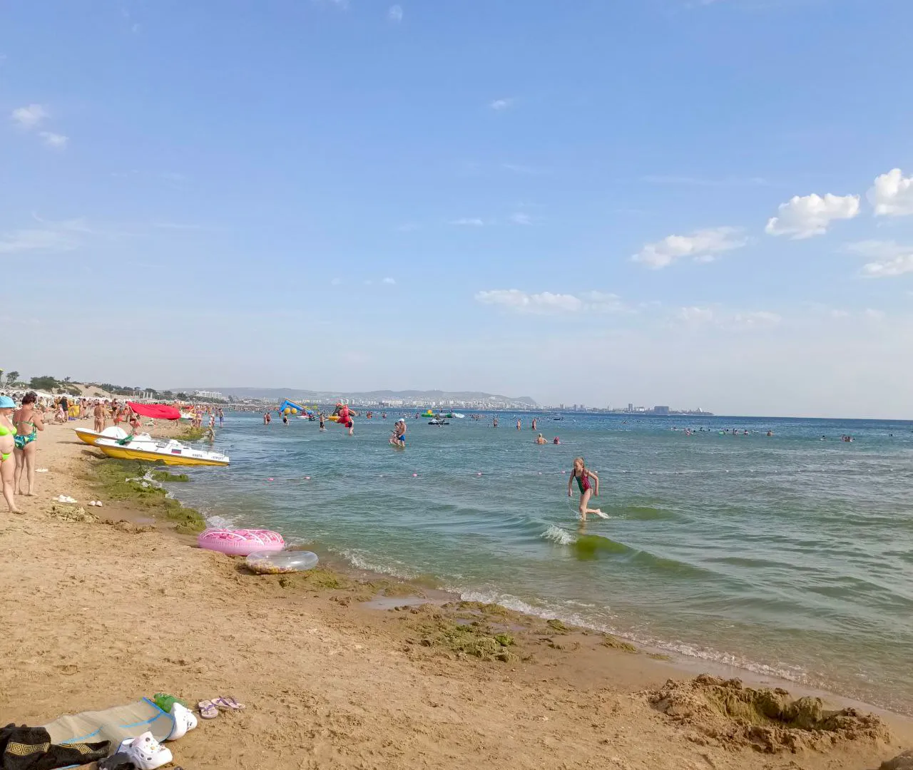Поголовно возвращаются: туристы массово бегут с курорта - бактерии в воде вызывают холеру