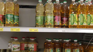 Химическая отрава в яркой бутылке: Роскачество назвало самые худшие бренды растительного масла
