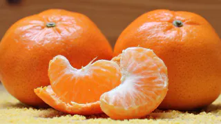 Сушу мандариновые корки в декабре: мои верные помощники в хозяйстве - все подоконники забила этим "золотом"