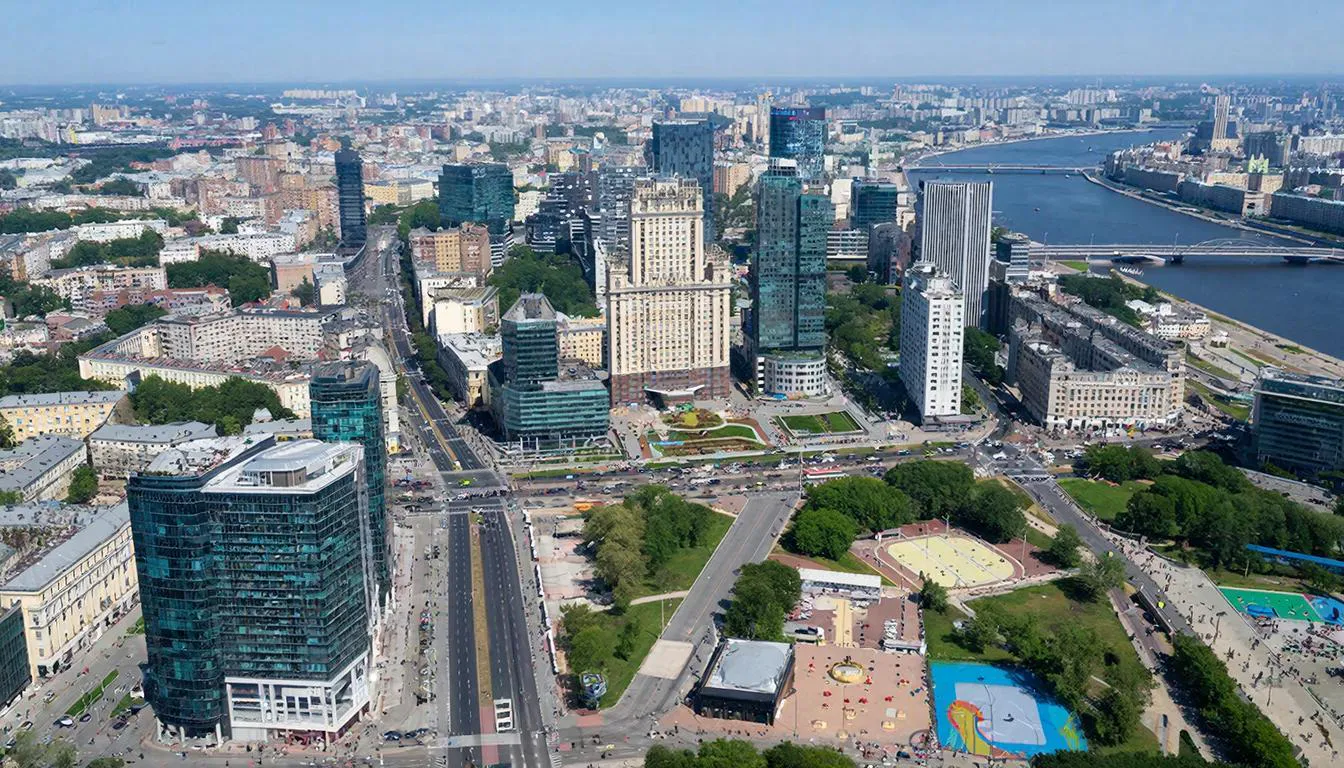 Третья столица России: какой мегаполис реально конкурирует с Москвой и Петербургом по уровню жизни и популярности у туристов