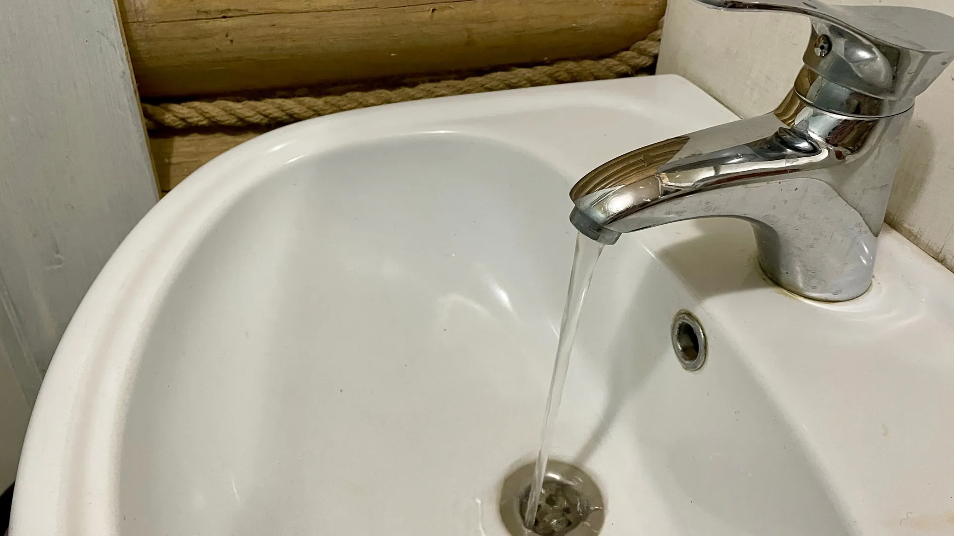 Когда в Магнитогорске отключат горячую воду в 2025 году: полный график по районам