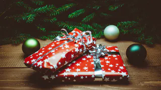 Подарки коллегам на предстоящий Новый год: 20 беспроигрышных вариантов - затискают в объятиях от радости