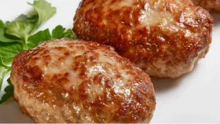 Один ингредиент, и котлеты становятся сочными: есть на каждой кухне