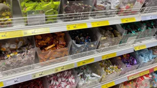 Яд в красивой обертке: в Роскачестве назвали конфеты, которые нельзя давать детям ни в коем случае