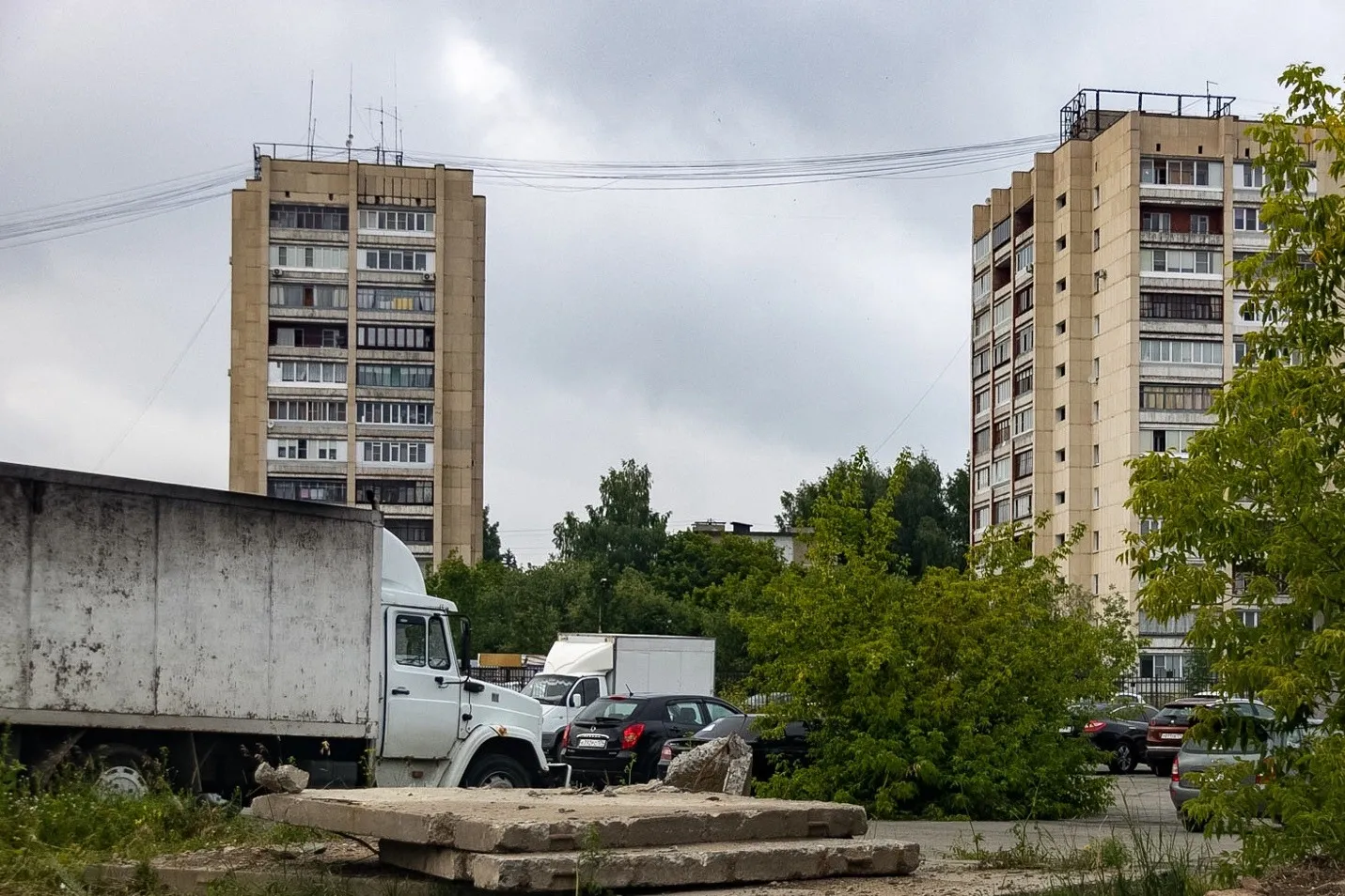 В Челябинской области 17-летняя студентка выпала из окна