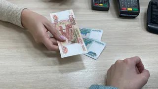 Приятная выплата по 5000 рублей осчастливит россиян. Названа дата прихода денег на карту